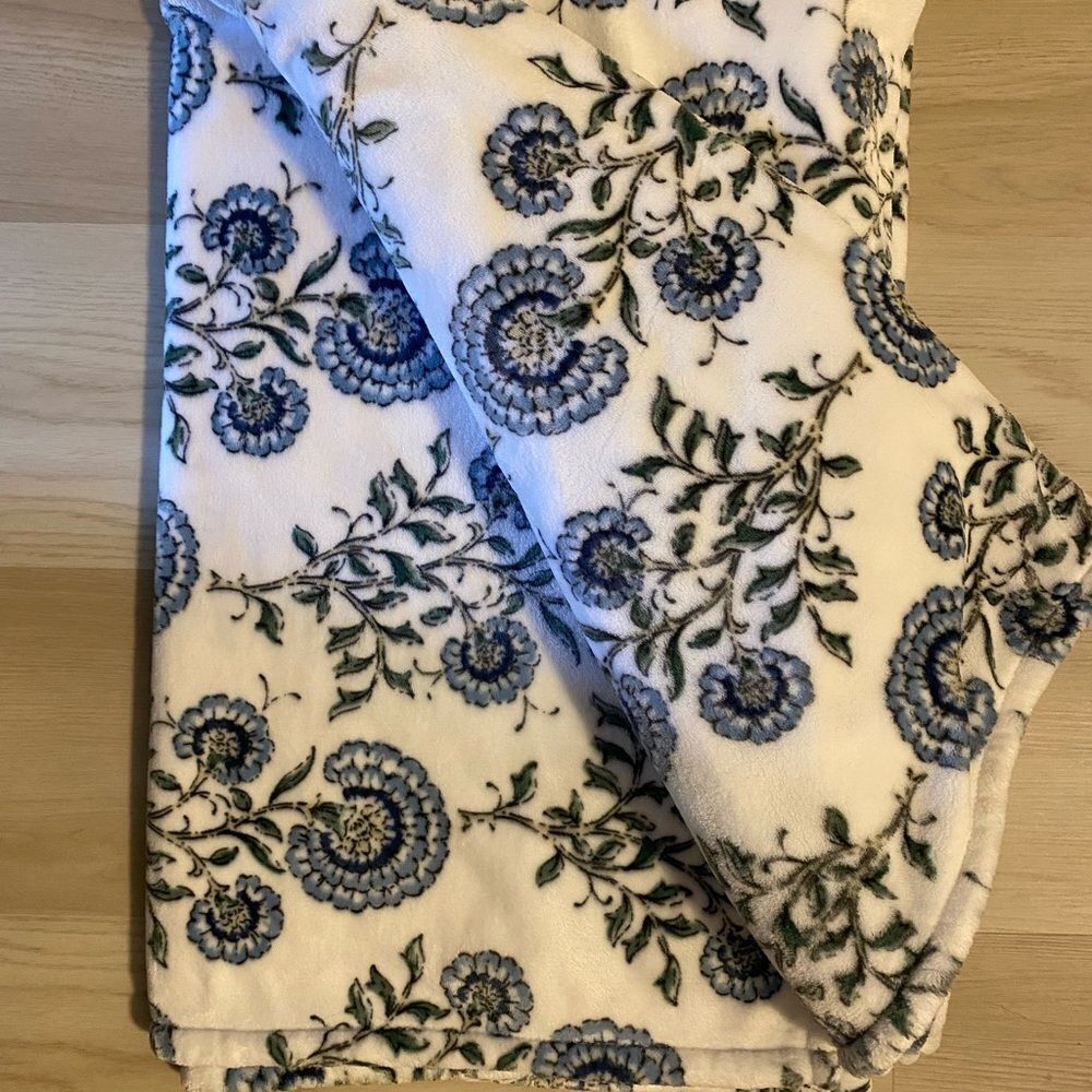 Members Mark Floral Patterned Fleece Blanket